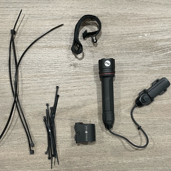 Crimson Trace Rifle Light with Switch and Mount - Picture 4 of 8